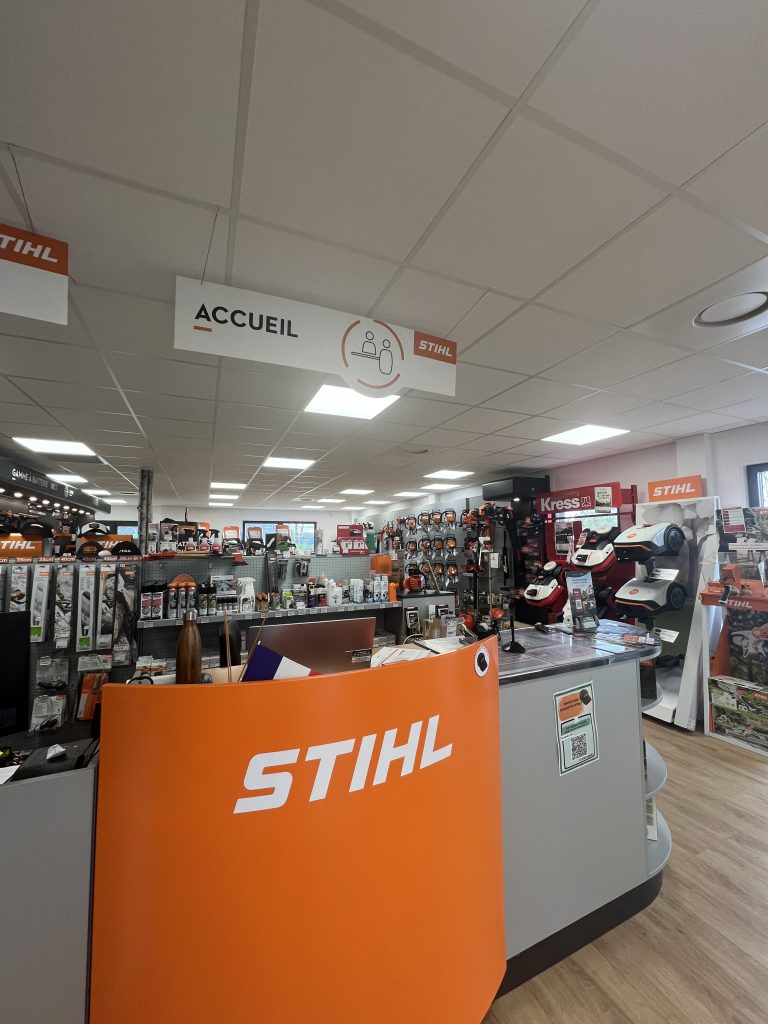 Comptoir d’accueil STIHL du magasin de motoculture à Saint-Priest